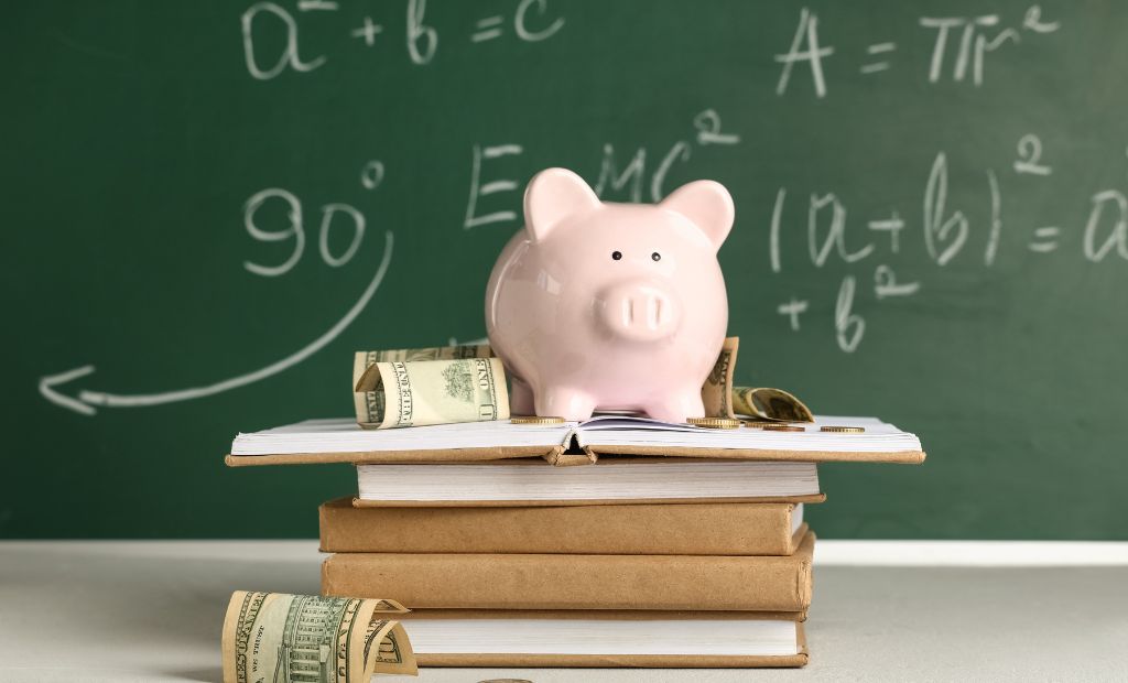 Salvadanaio e libri: sostegno economico per le scuole paritarie